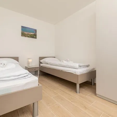 Sucic 2 Apartament *