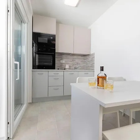 Sucic 2 Apartament