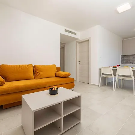 Apartament Sucic 2 *