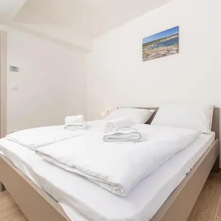 Sucic 2 Apartament