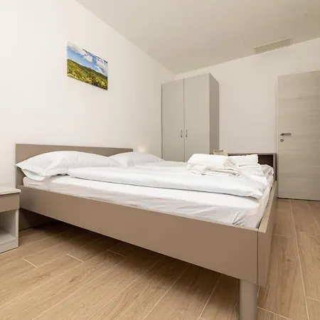 Apartament Sucic 2 *