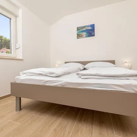 Sucic 2 Apartament