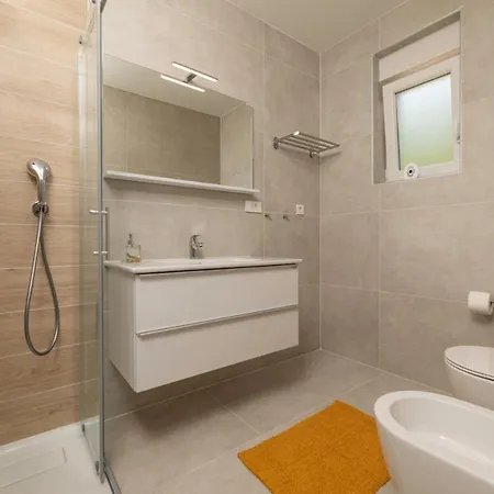 Sucic 2 Apartament *