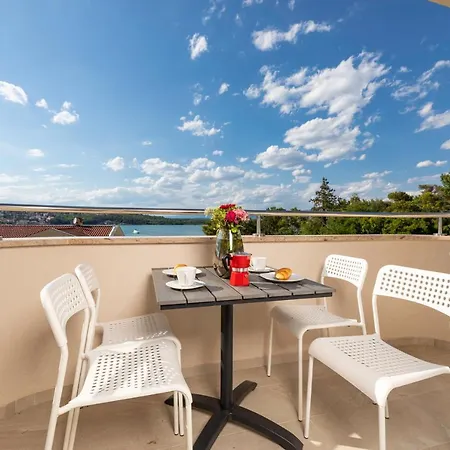 Apartament Sucic 2 *