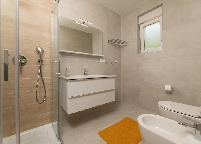 Sucic 2 Apartament *